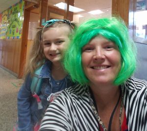 student with Mrs. Cotter who is wearing a wig